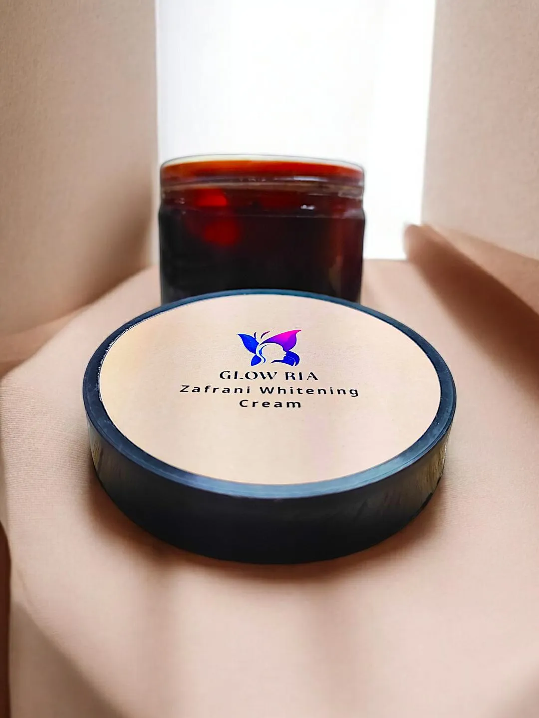 Whitening Cream for All Skin Types with Durable Jar - Image 2